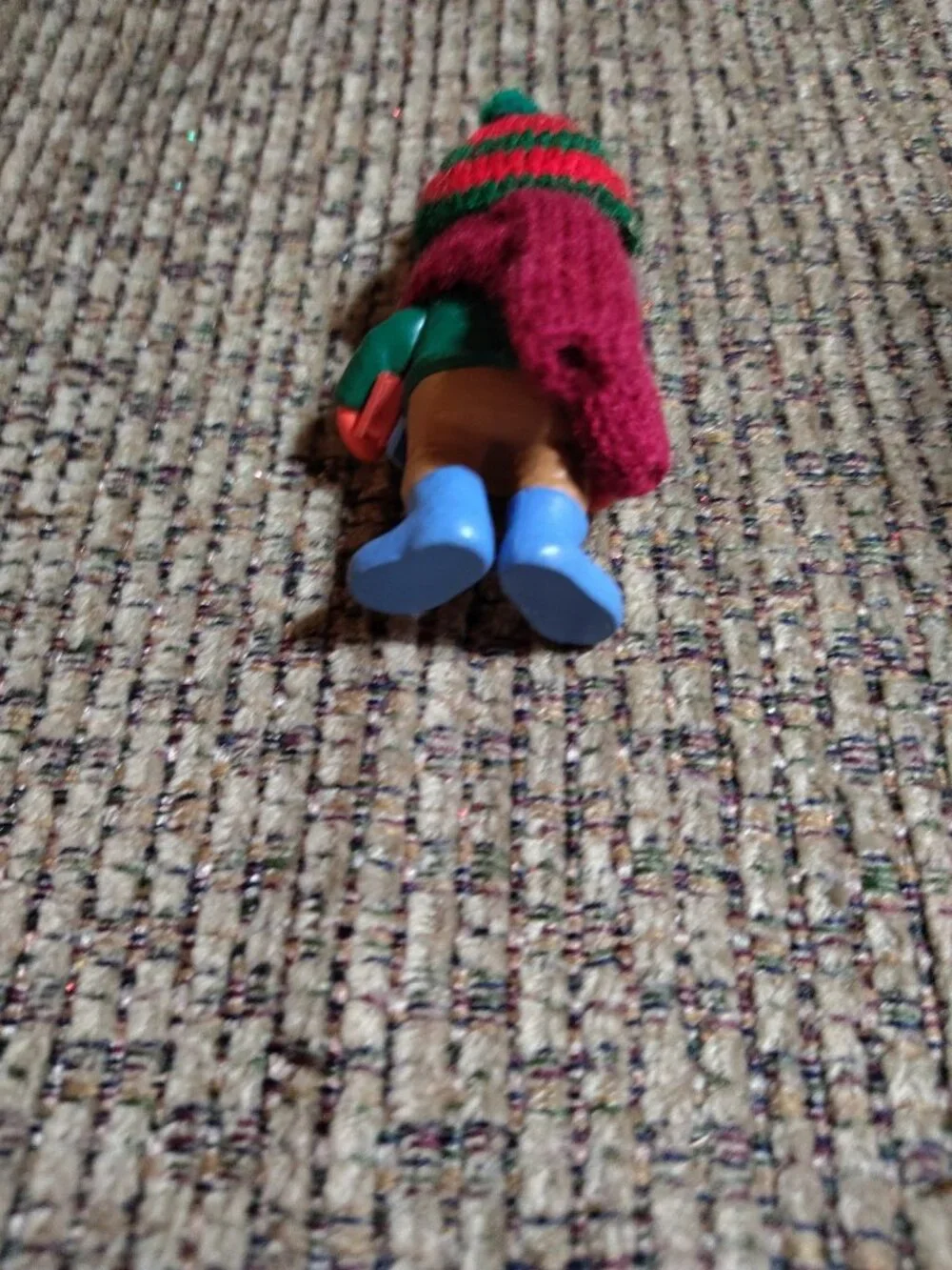 Hallmark 1997 Christmas Kids Figurine Knit Hat & Scarf 3D Effect